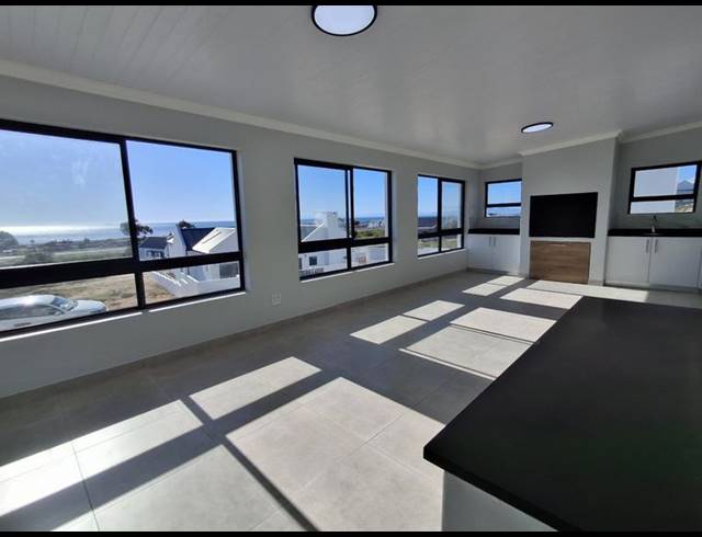 4 BEDROOM HOUSE FOR SALE IN DA GAMA BAY